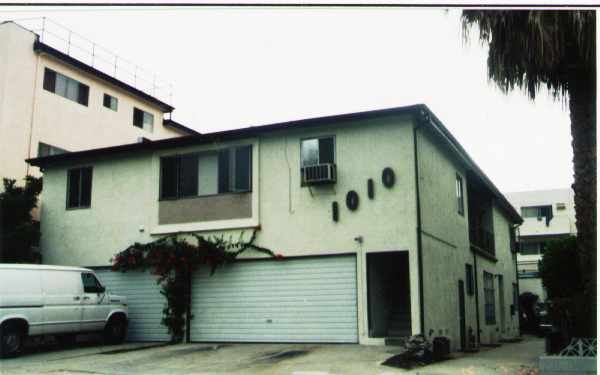 1010 N Spaulding Ave in West Hollywood, CA - Foto de edificio