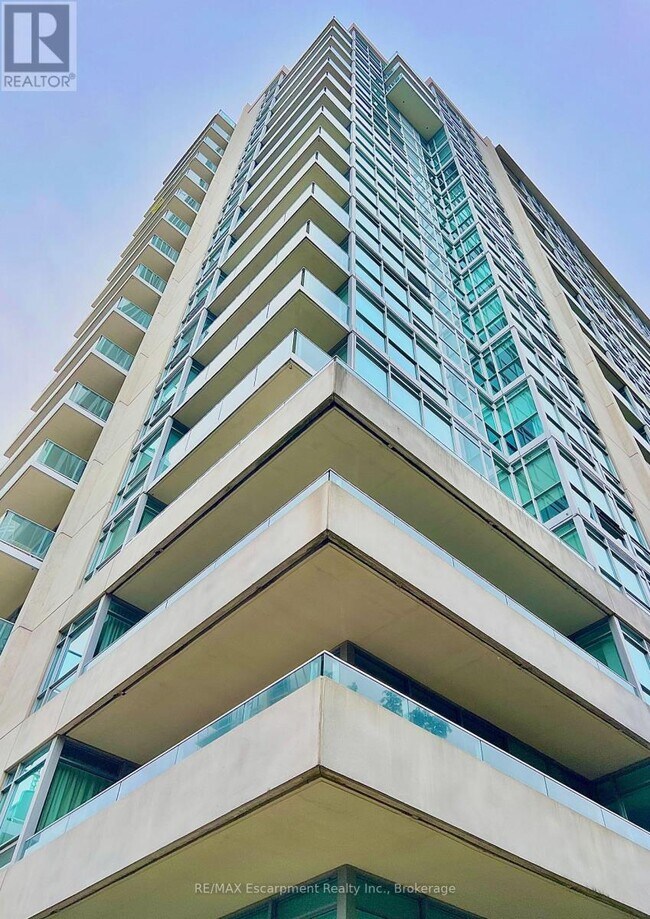 1055 Southdown Rd in Mississauga, ON - Building Photo - Building Photo