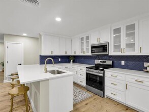 6005 St Johns Ln in Fort Worth, TX - Building Photo - Building Photo