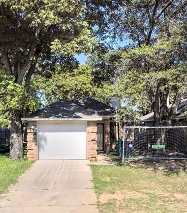 property at 1008 Mack Pl