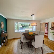 379 Newton St in Brookline, MA - Building Photo - Building Photo