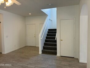 1750 W Union Hills Dr in Phoenix, AZ - Foto de edificio - Building Photo