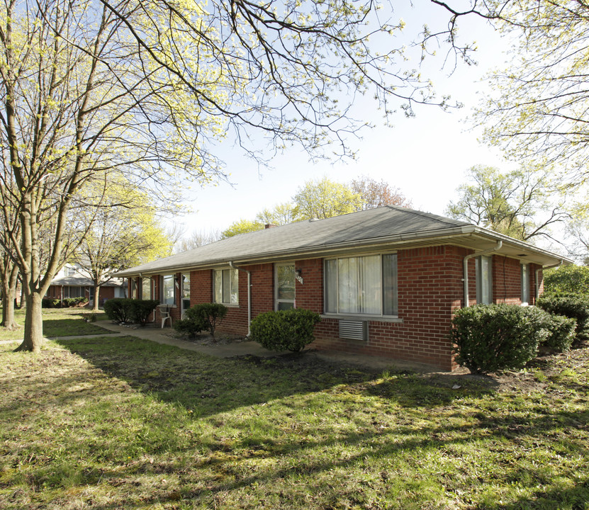 Apartments On Crooks in Clawson, MI - Building Photo