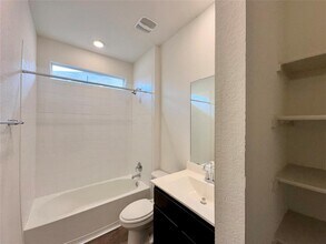 402 Barton Creek Ln in Hutto, TX - Building Photo - Building Photo