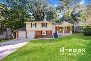 2669 Peggy Sue Ln in Morrow, GA - Building Photo