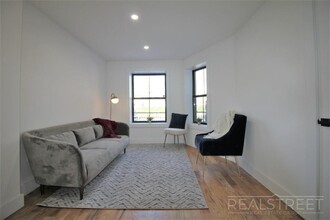 1236 Halsey St in Brooklyn, NY - Foto de edificio - Floor Plan