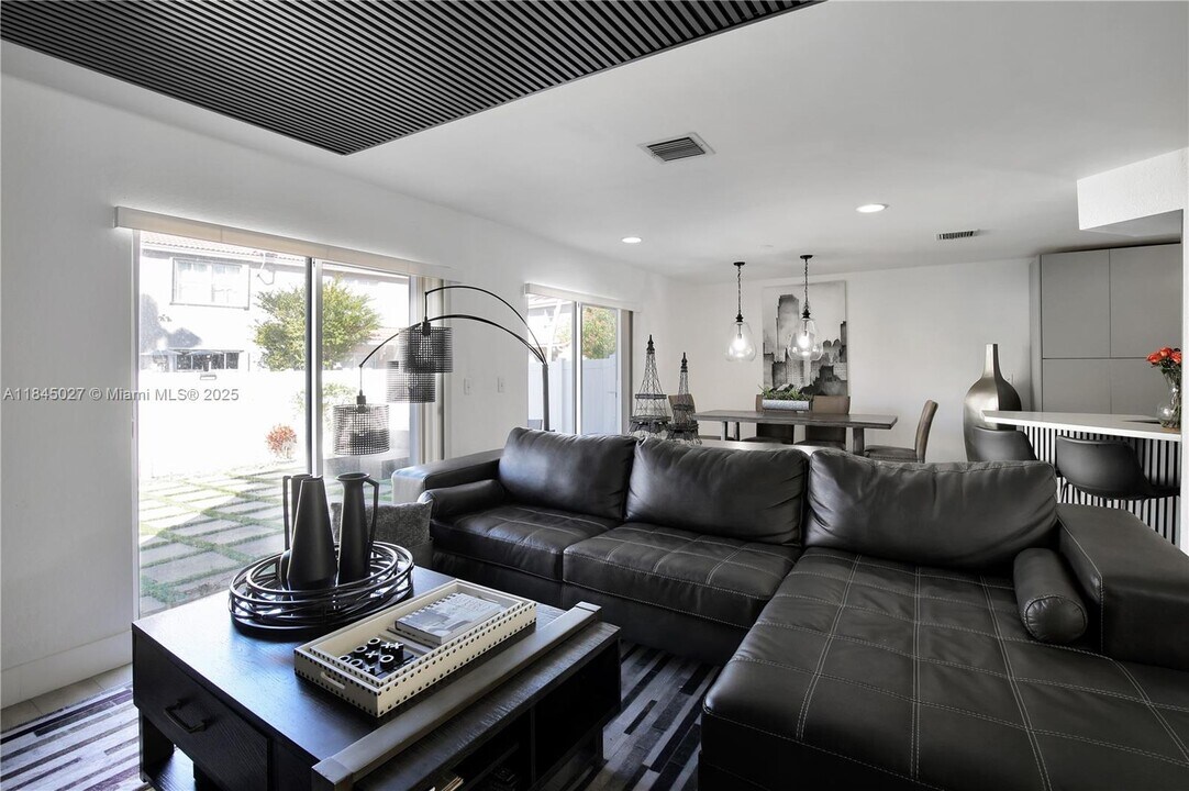 5326 SW 126th Ave in Miramar, FL - Foto de edificio