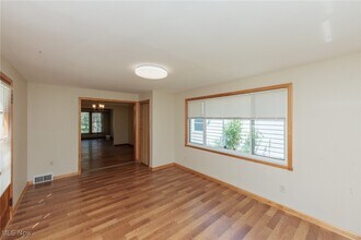 2207 Campus Rd in Beachwood, OH - Foto de edificio - Building Photo