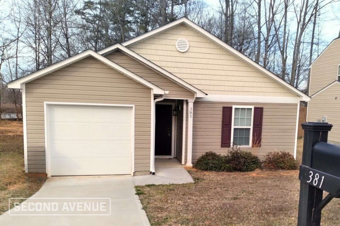 381 Promised Land Dr in Spartanburg, SC - Building Photo