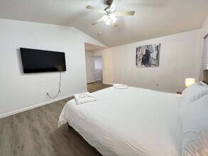 4570 Sparwood Dr in Las Vegas, NV - Building Photo - Building Photo