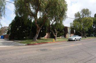 Carriage House Apartments in Chula Vista, CA - Building Photo - Building Photo