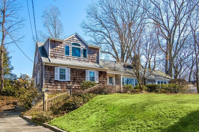 16 Russet Ln in Halesite, NY - Building Photo - Building Photo