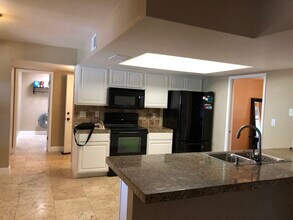 7012 E Redfield Rd in Scottsdale, AZ - Building Photo - Building Photo