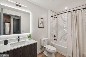 1122 Frankford Ave in Philadelphia, PA - Foto de edificio - Building Photo