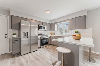 11111 S Helena Dr in Palos Hills, IL - Building Photo - Building Photo