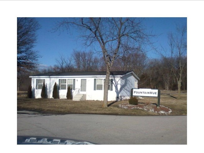 Foreclosed Mobile Home Park in La Fontaine, IN - Foto de edificio - Building Photo