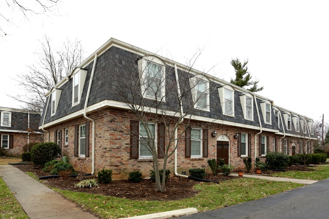 Salem Square Condominiums in Louisville, KY - Building Photo