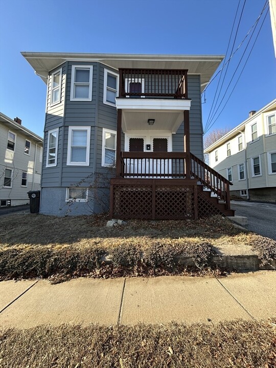 17 Oakland St in Watertown, MA - Foto de edificio