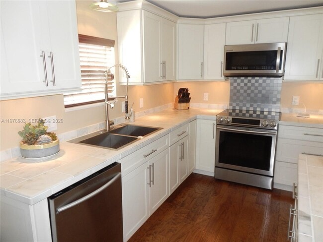 2461 SW 50th St in Fort Lauderdale, FL - Building Photo - Building Photo