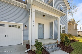 201 Broadleaf Dr in Jacksonville, NC - Building Photo - Building Photo