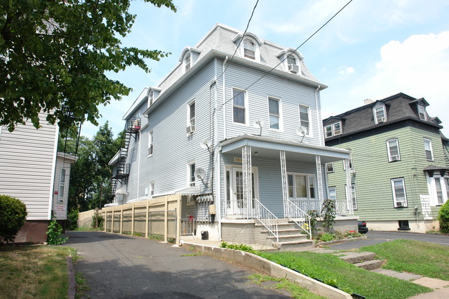 117 W Grand St in Elizabeth, NJ - Building Photo - Building Photo