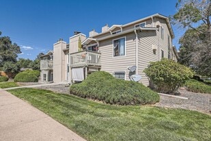 1067 Ingalls St in Lakewood, CO - Building Photo