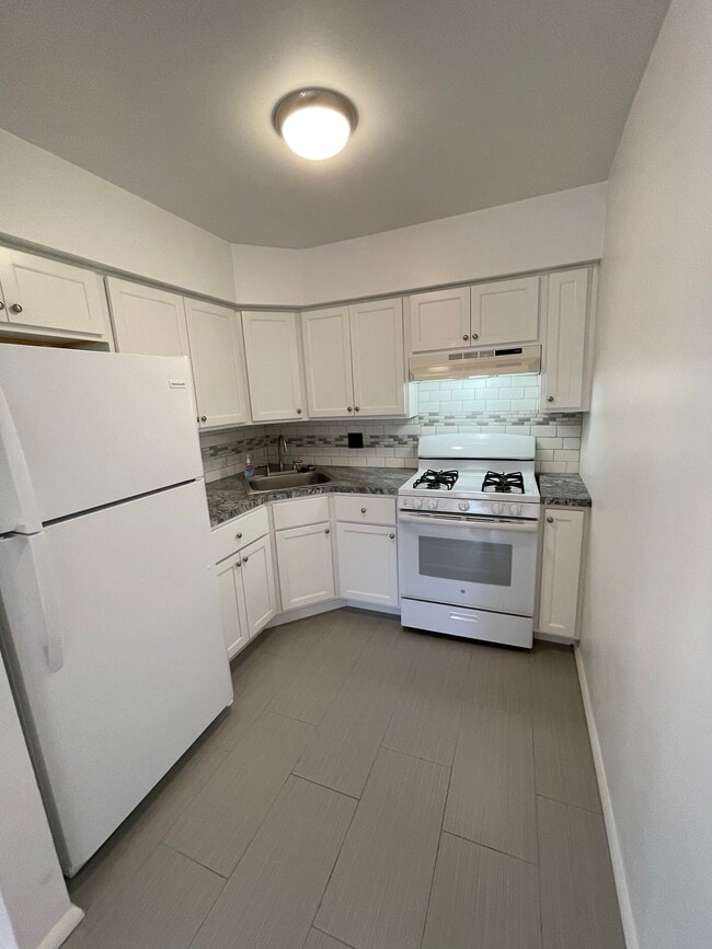 916 S 11th St, Unit 2F in Philadelphia, PA - Building Photo - Building Photo