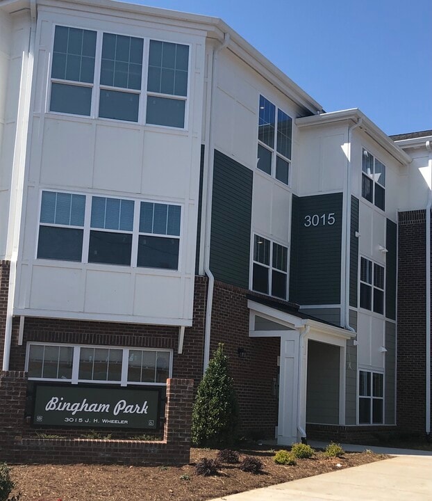 Bingham Park Apartments in Charlotte, NC - Building Photo