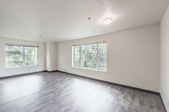 Ivy Ridge Apartments in Seattle, WA - Building Photo - Interior Photo