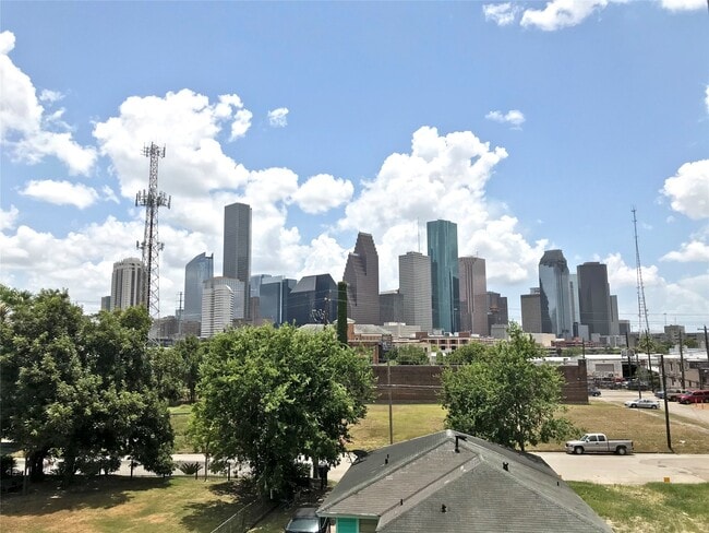 1111 Edwards St in Houston, TX - Building Photo - Building Photo