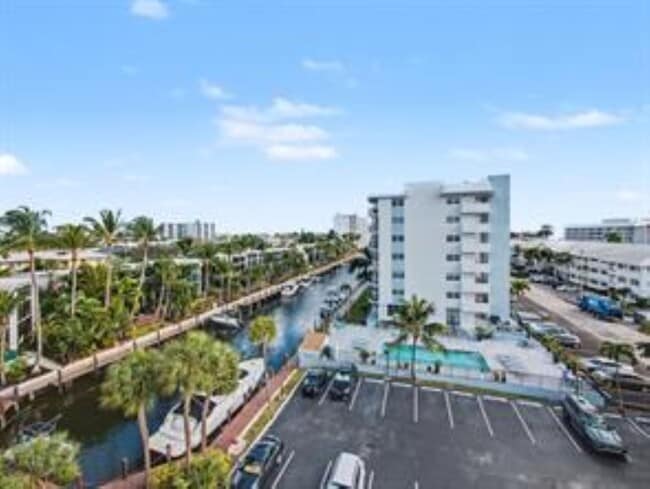 4800 Bayview Dr, Unit 606 in Fort Lauderdale, FL - Foto de edificio - Building Photo