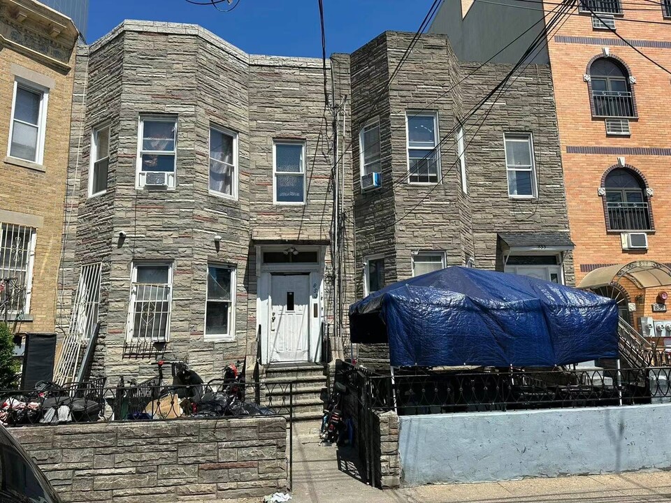 853 53rd St in Brooklyn, NY - Building Photo