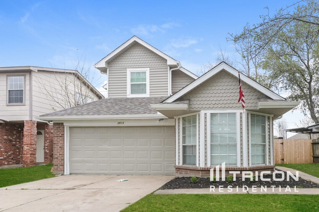 2013 Greenwood Dr in Rosenberg, TX - Building Photo