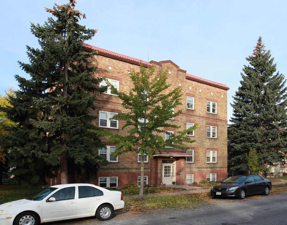 Avon Apartments in Minneapolis, MN - Foto de edificio