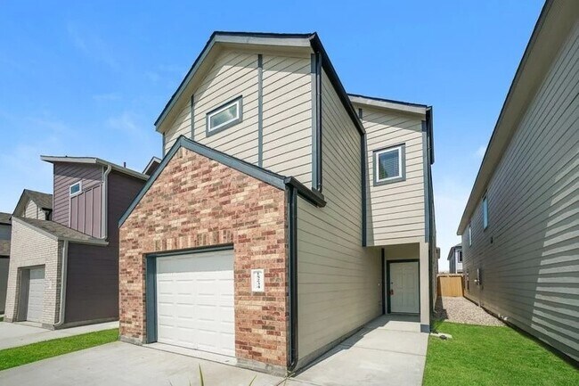 15234 Estrella Rd W in Houston, TX - Building Photo - Building Photo