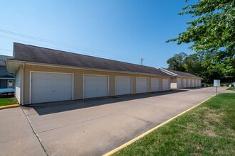 Autumn Ridge in Coralville, IA - Building Photo - Building Photo