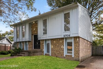 8704 4 Oaks Ct in Jeffersontown, KY - Building Photo - Building Photo