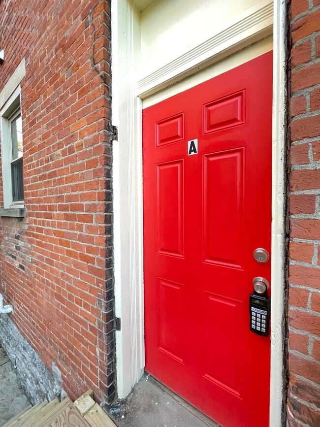 2259 Loth St in Cincinnati, OH - Foto de edificio - Building Photo