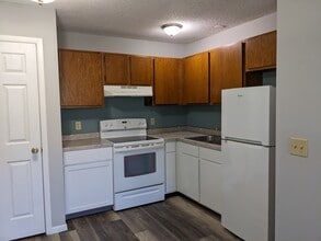 211 W 13th St, Unit 211 in Newton, KS - Building Photo - Building Photo