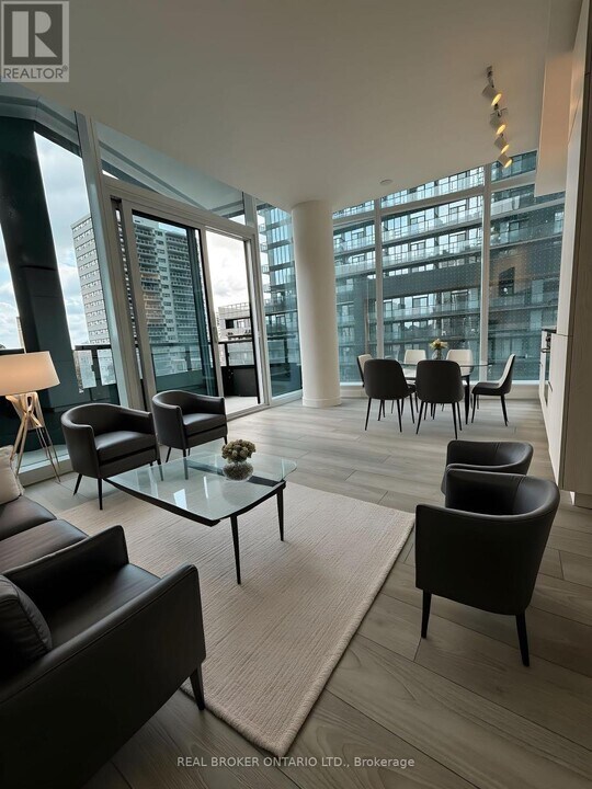 110 Broadway Ave in Toronto, ON - Building Photo