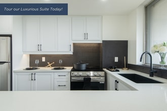 2121 Rathburn Rd E in Mississauga, ON - Building Photo - Building Photo