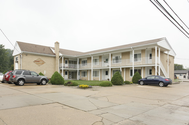 Alexander Park Place Apartments - 31134 Pardo in Garden City, MI - Foto de edificio - Building Photo