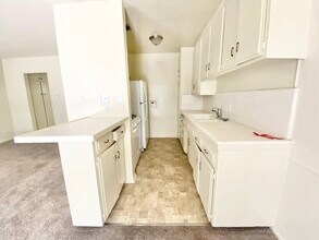 3337 Mentone Ave in Los Angeles, CA - Building Photo - Building Photo