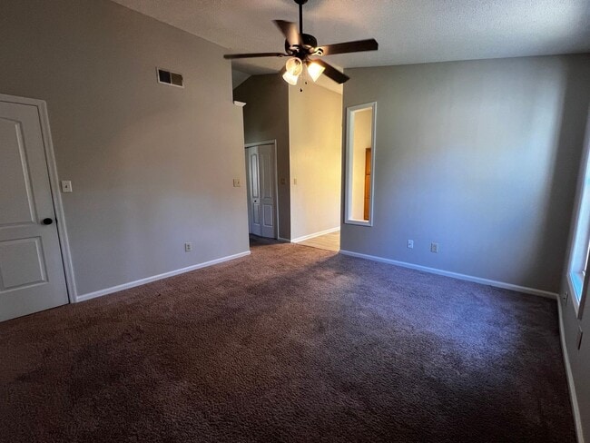 708 Pinewood Dr in Jacksonville, NC - Building Photo - Building Photo