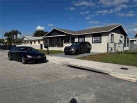 22105 SW 113th Pl in Miami, FL - Building Photo
