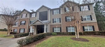 8304 Fairington Ridge Cir in Stonecrest, GA - Building Photo