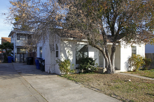 4-plex  (& Sfr) in Sacramento, CA - Foto de edificio - Building Photo