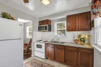 640 E 261st St in Euclid, OH - Foto de edificio - Building Photo