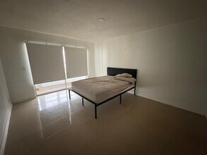 215 SE 3rd Ave, Unit 103 C in Hallandale Beach, FL - Building Photo - Building Photo