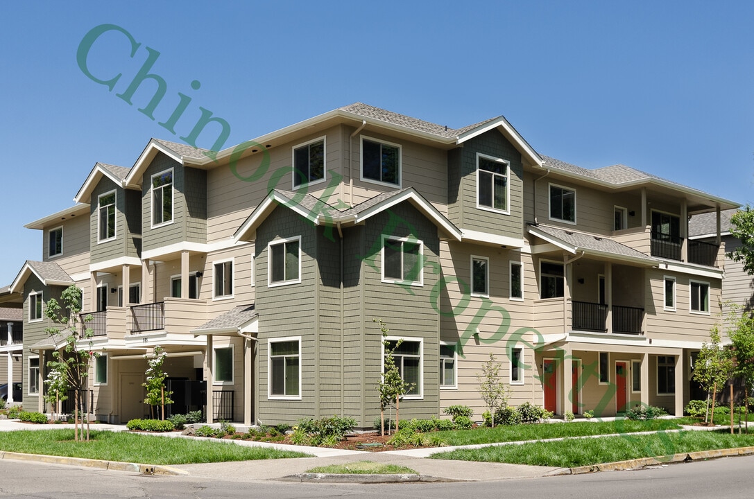 585 E 14th Ave in Eugene, OR - Building Photo